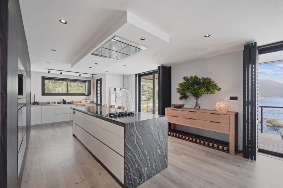 5 Bedroom Property for Sale in Bakoven Western Cape